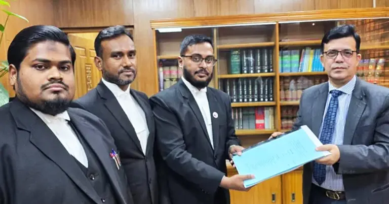 প্রসিকিউশন থেকে অভিযোগ দাখিল